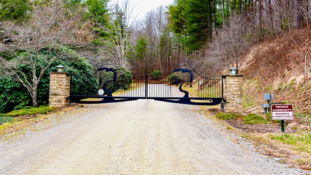 1.48 Acres with Utilities, Maintained Roads & Nearby Creek : NC_Ashe_00005